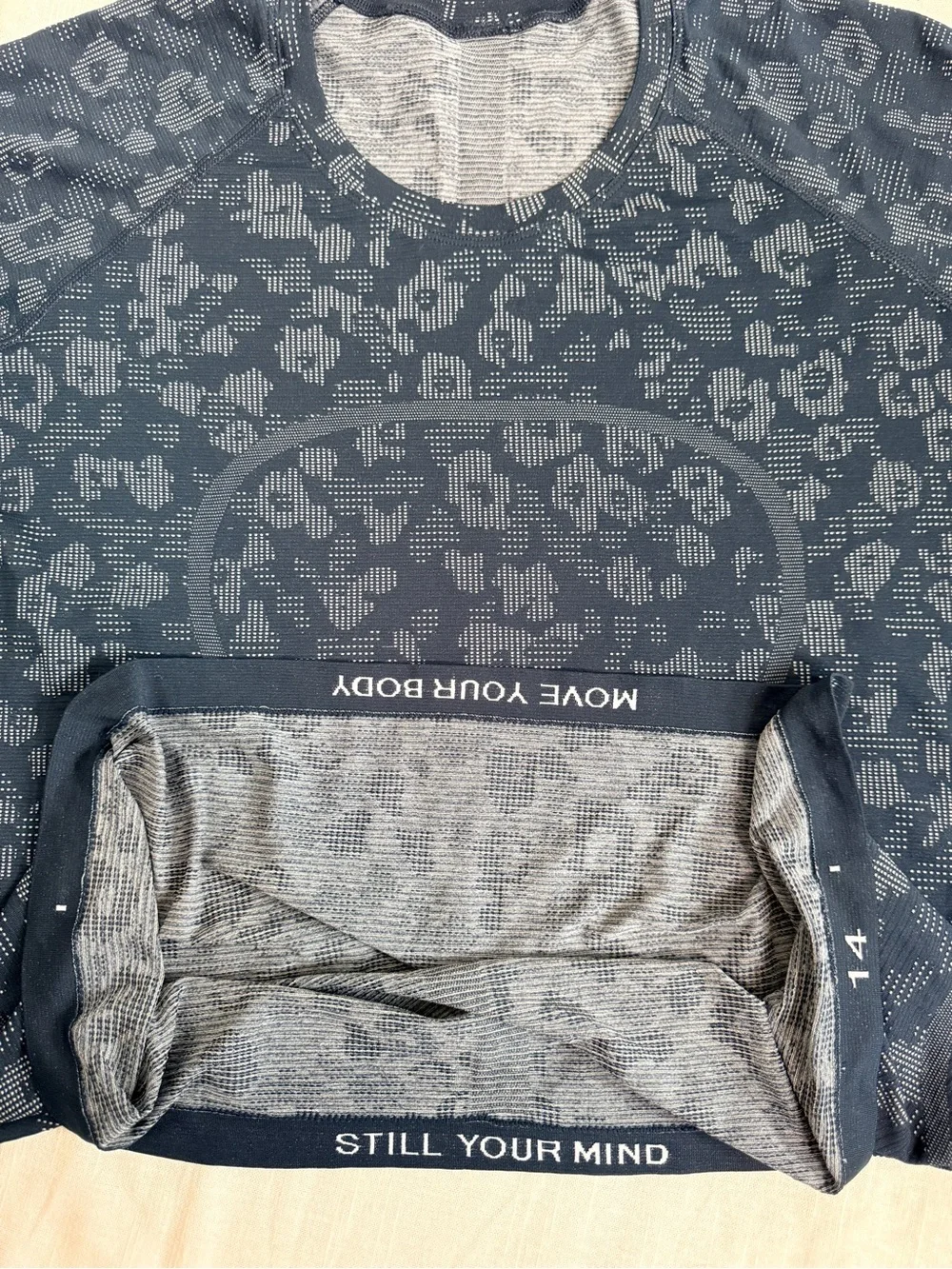 Lululemon Swiftly Tech Short Sleeve 2.0 Dappled Floral Navy Size 14 EUC